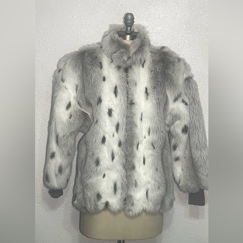 Donnybrook women’s Gray and white  Faux Fur jacket size XS